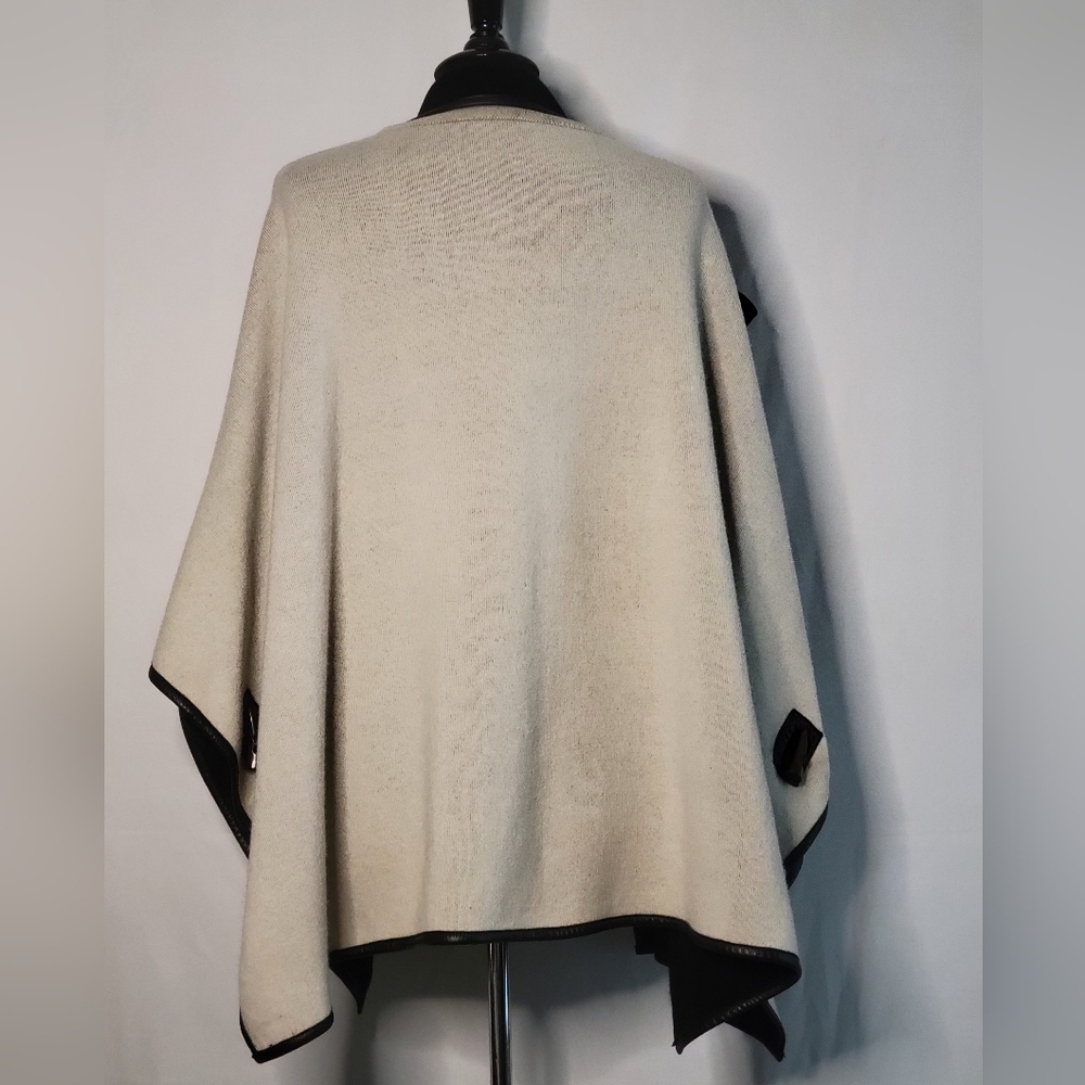 Zoe Couture Reversable Cashmere Wool Blend Cape With Soft Leather Piping - Picture 6 of 11